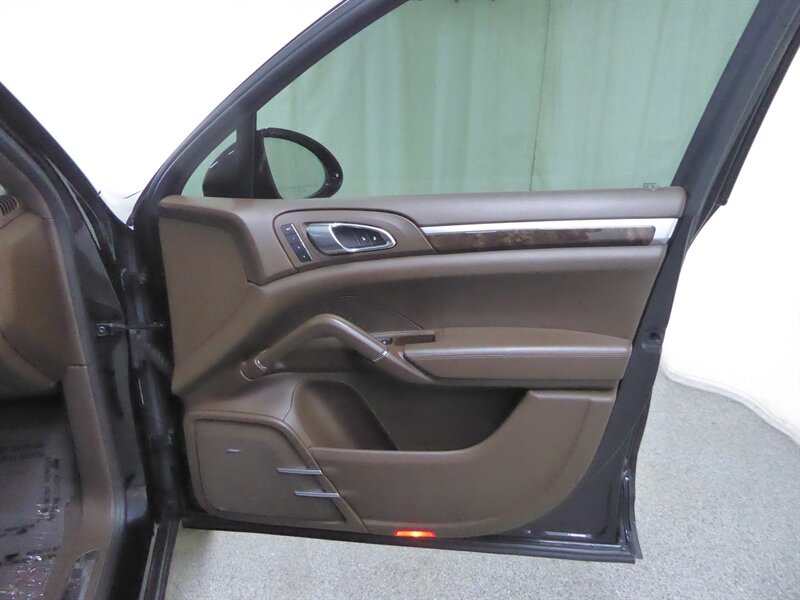 2015 PORSCHE CAYENNE - Image 26