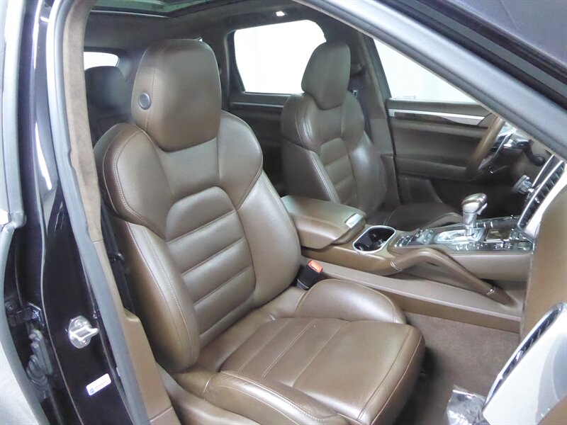 2015 PORSCHE CAYENNE - Image 24