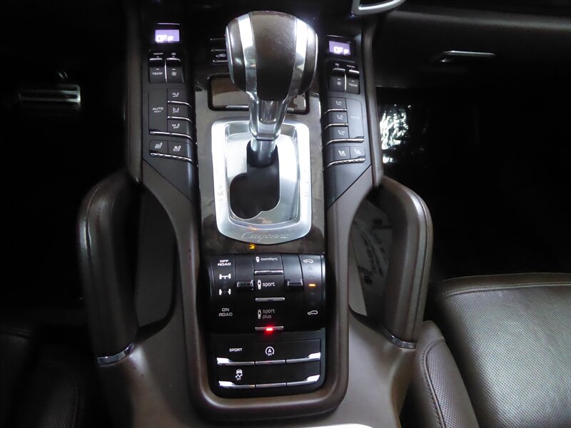 2015 PORSCHE CAYENNE - Image 15