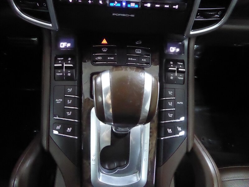 2015 PORSCHE CAYENNE - Image 16