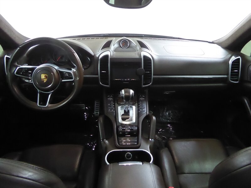 2015 PORSCHE CAYENNE - Image 9