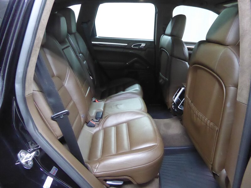 2015 PORSCHE CAYENNE - Image 31