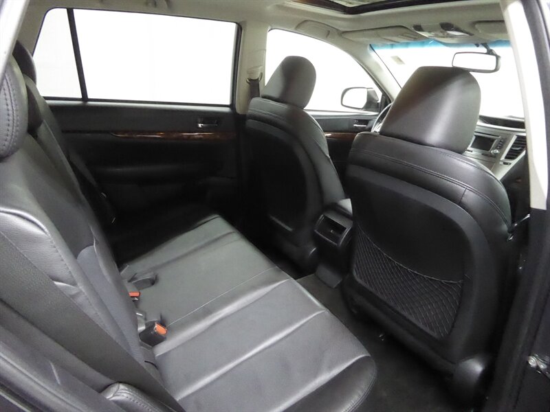 2012 SUBARU OUTBACK - Image 30