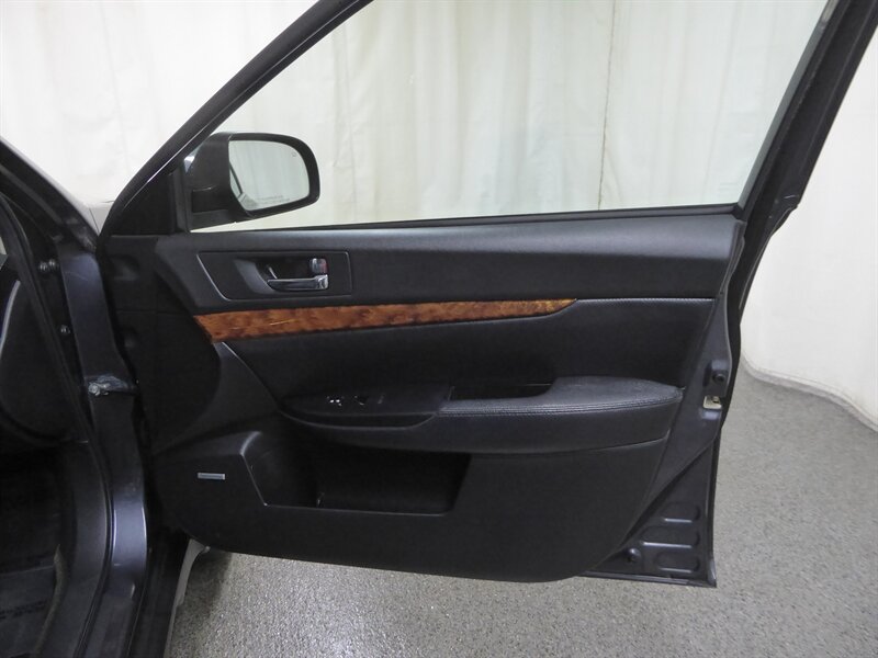2012 SUBARU OUTBACK - Image 26