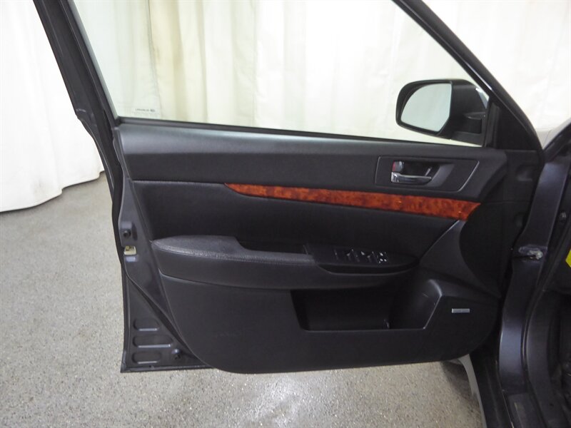 2012 SUBARU OUTBACK - Image 22