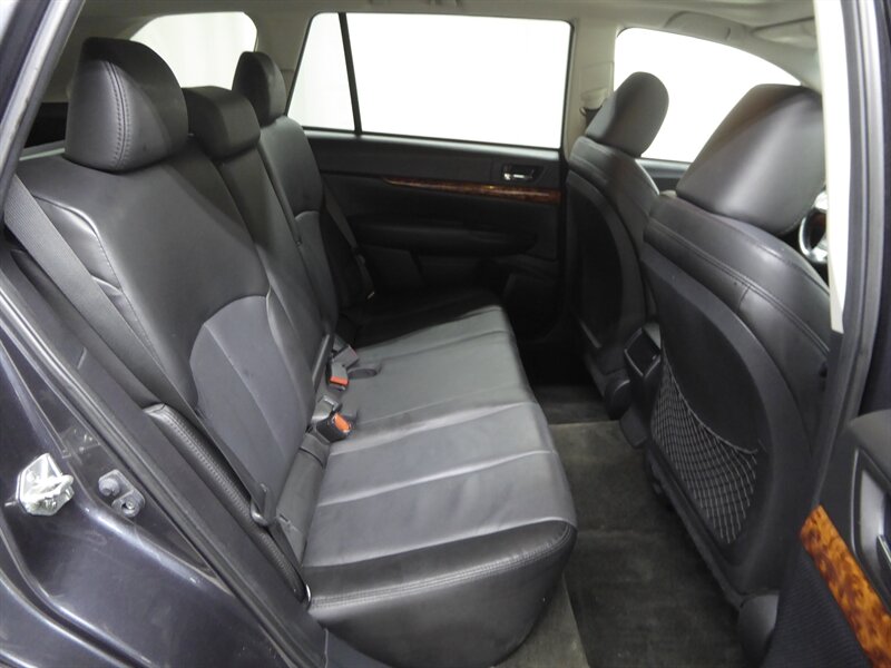 2012 SUBARU OUTBACK - Image 31
