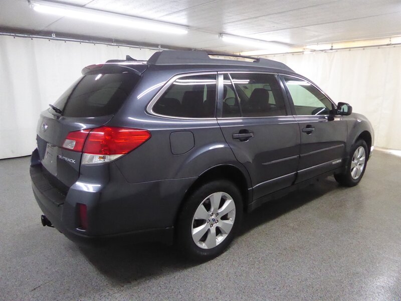 2012 SUBARU OUTBACK - Image 7