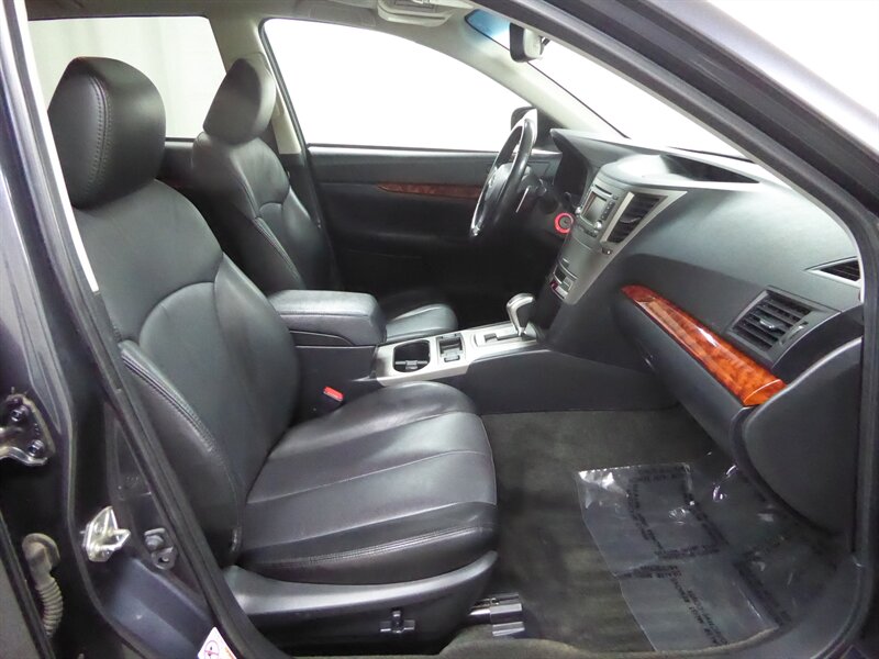 2012 SUBARU OUTBACK - Image 25