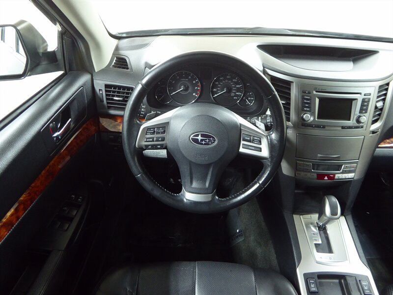 2012 SUBARU OUTBACK - Image 10