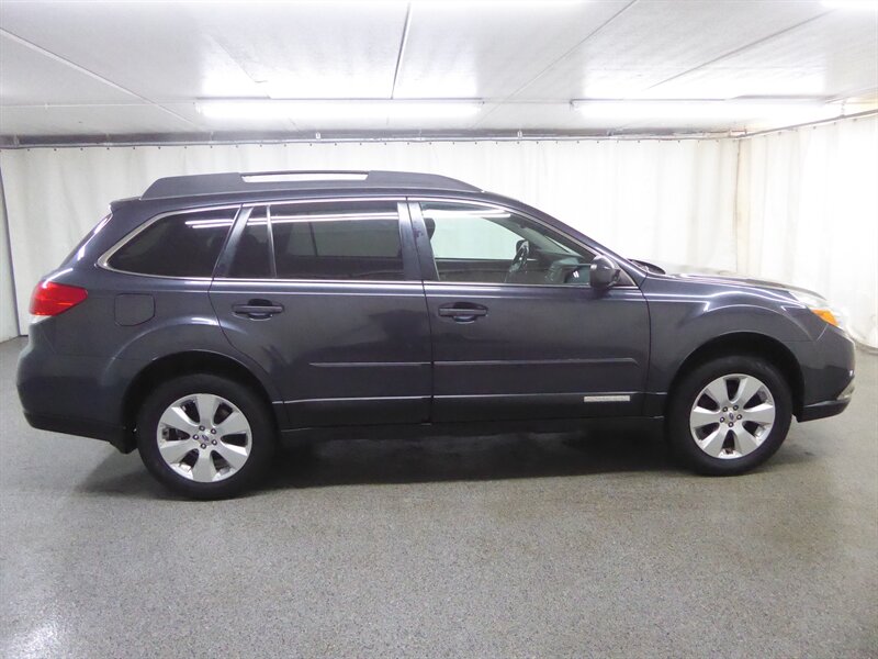 2012 SUBARU OUTBACK - Image 8