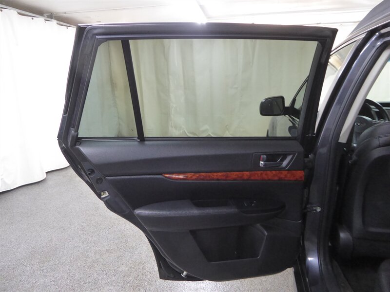 2012 SUBARU OUTBACK - Image 29