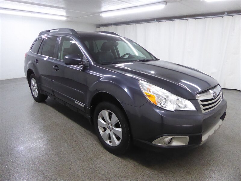 2012 SUBARU OUTBACK - Image 1