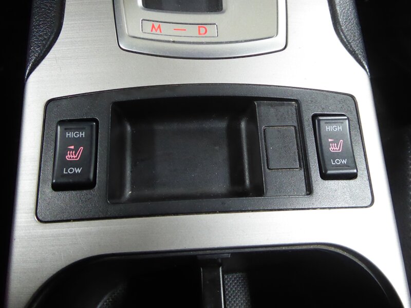 2012 SUBARU OUTBACK - Image 17