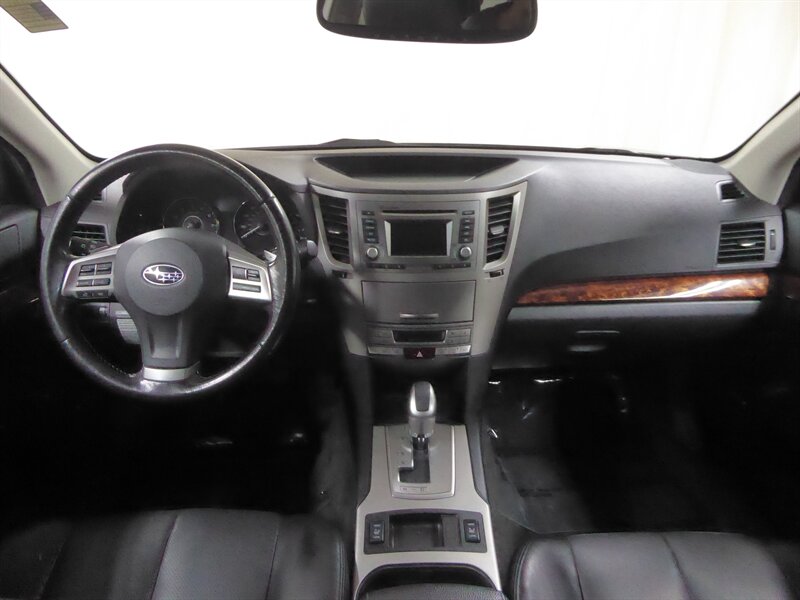 2012 SUBARU OUTBACK - Image 9