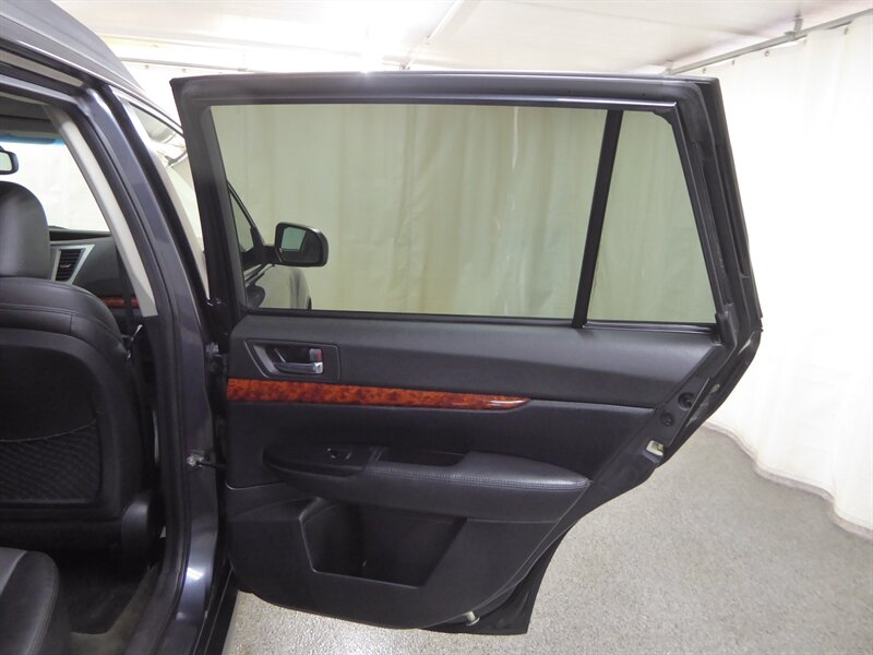 2012 SUBARU OUTBACK - Image 32