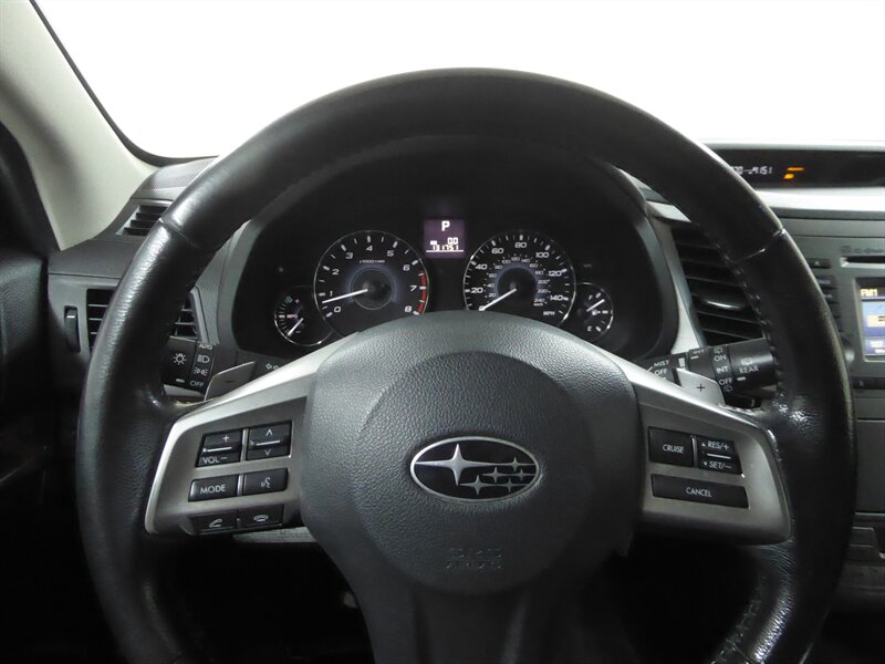 2012 SUBARU OUTBACK - Image 11