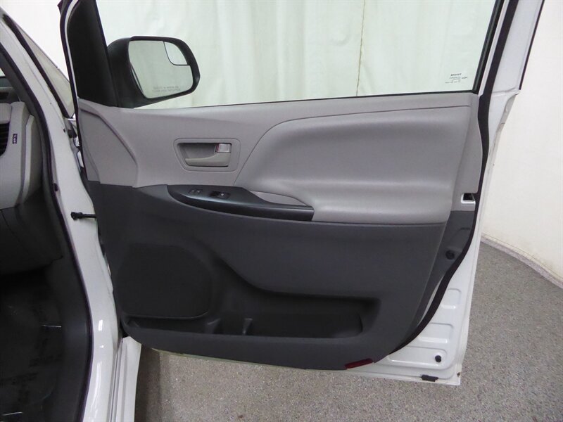 2016 TOYOTA SIENNA - Image 22