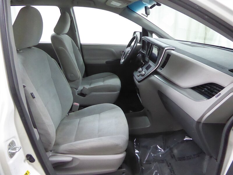 2016 TOYOTA SIENNA - Image 21
