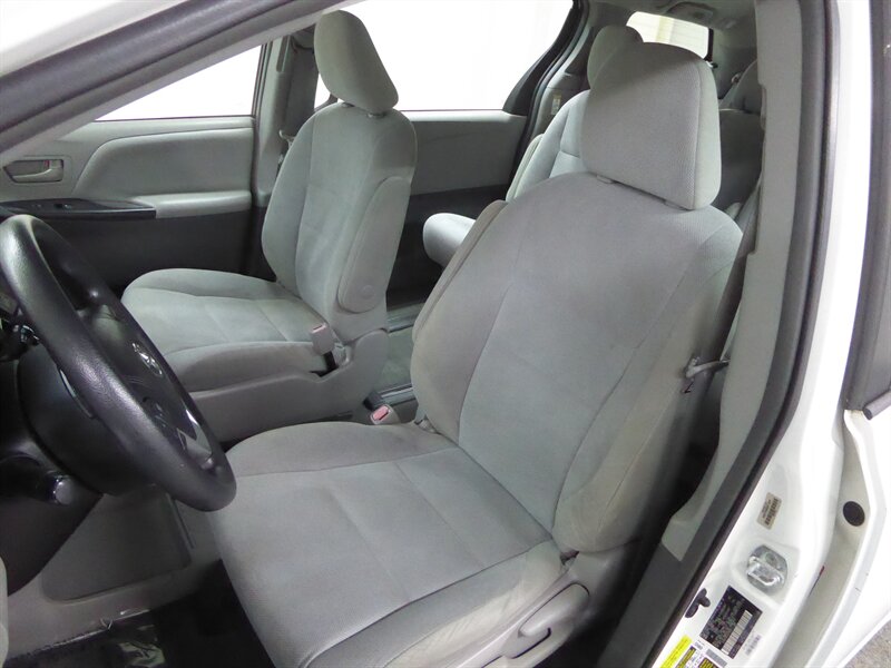 2016 TOYOTA SIENNA - Image 16