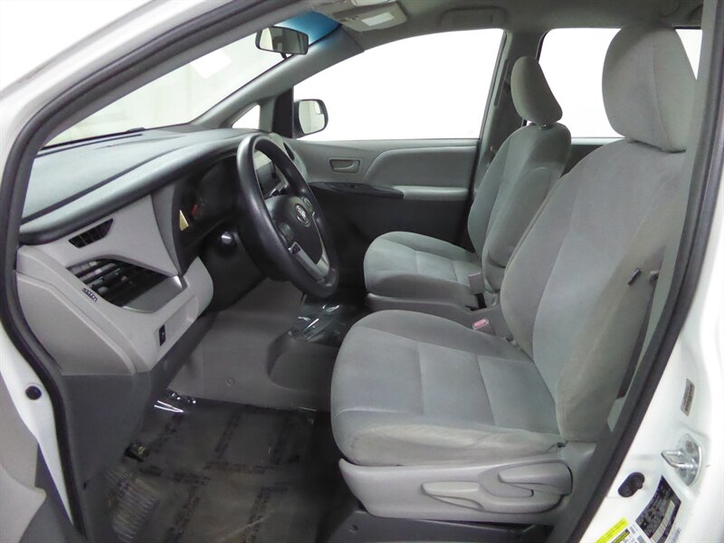 2016 TOYOTA SIENNA - Image 17