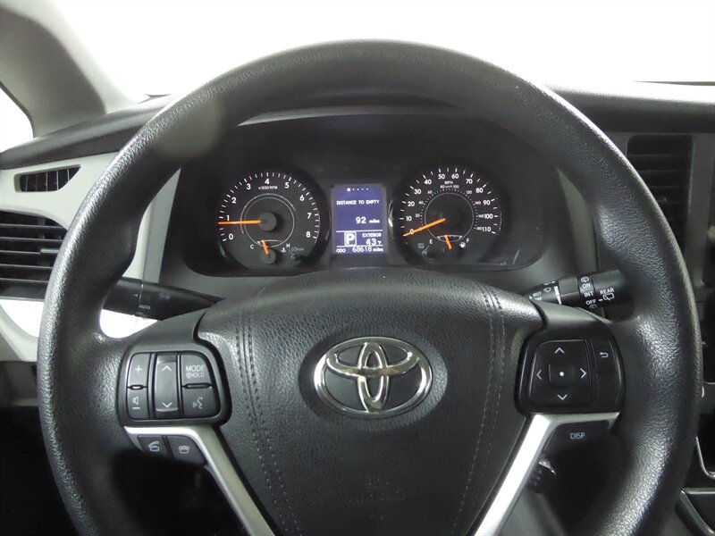 2016 TOYOTA SIENNA - Image 10