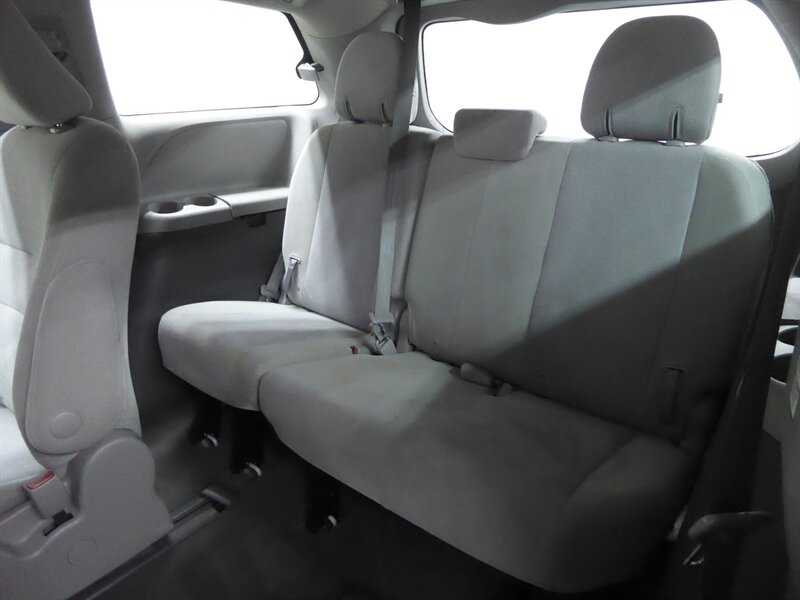2016 TOYOTA SIENNA - Image 24