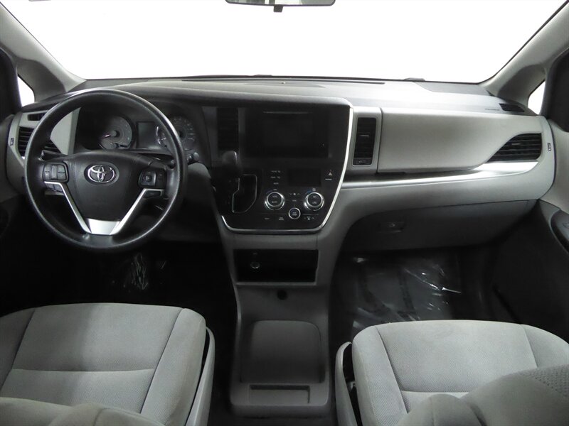 2016 TOYOTA SIENNA - Image 8