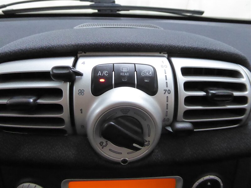 2011 SMART FORTWO - Image 14