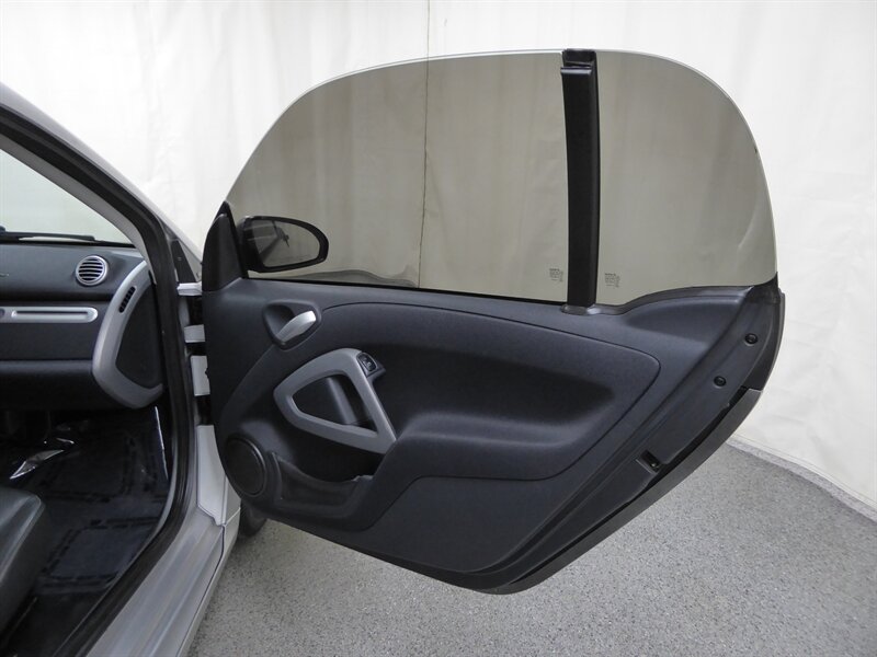 2011 SMART FORTWO - Image 25