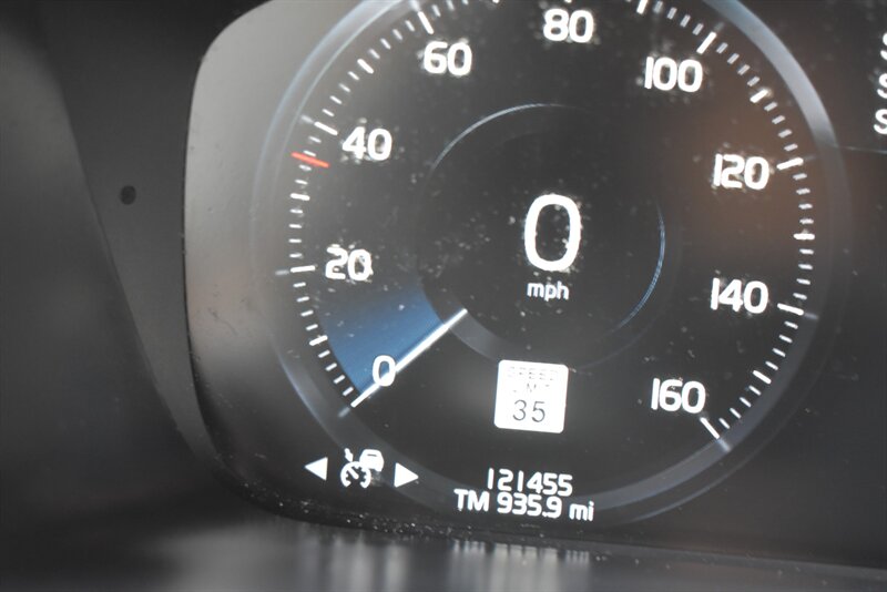 2016 VOLVO XC90 - Image 11