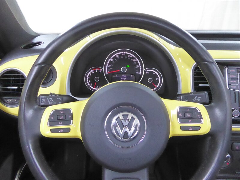 2016 VOLKSWAGEN BEETLE - Image 17