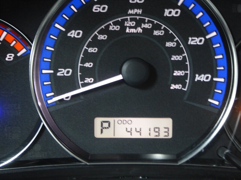 2011 SUBARU FORESTER - Image 12