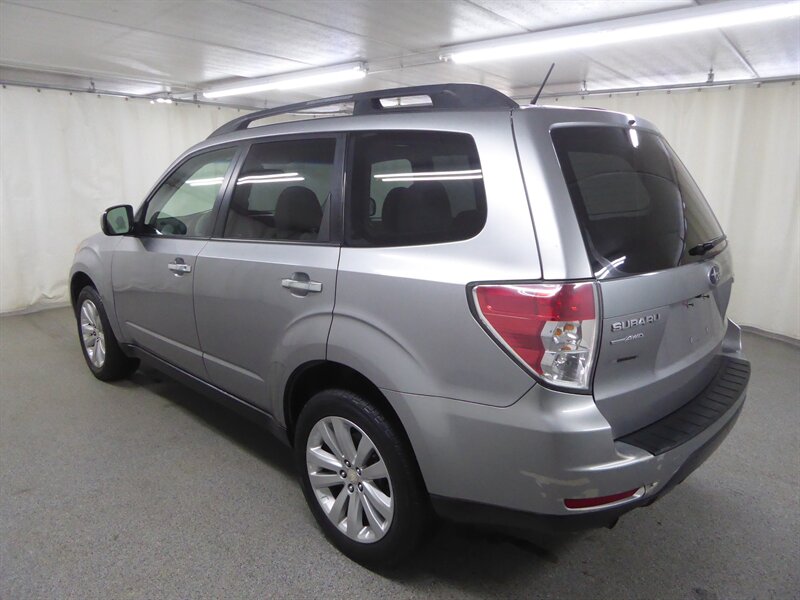2011 SUBARU FORESTER - Image 5