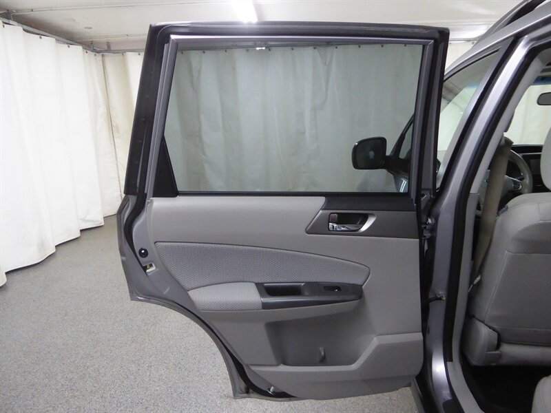 2011 SUBARU FORESTER - Image 29