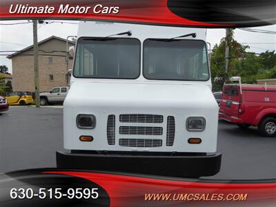 2013 Ford F59   - Photo 2 - Downers Grove, IL 60515