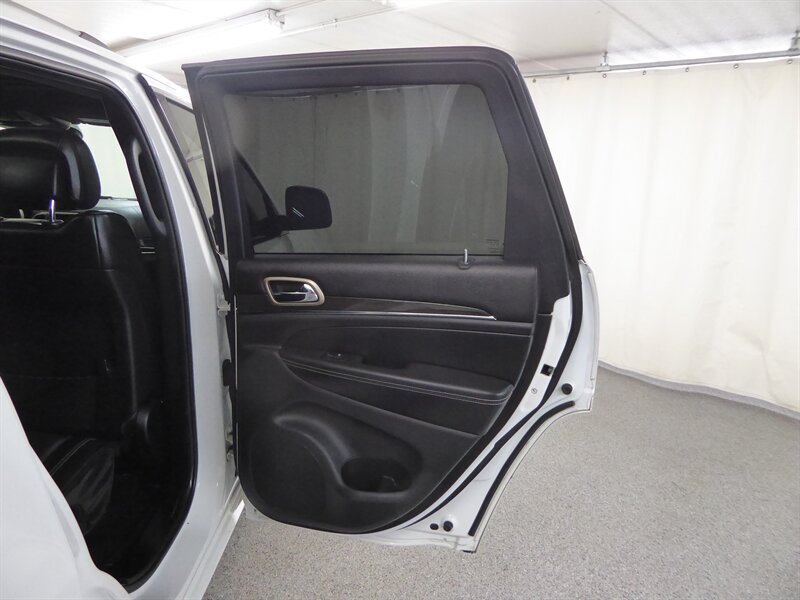 2017 JEEP GRAND CHEROKEE - Image 32