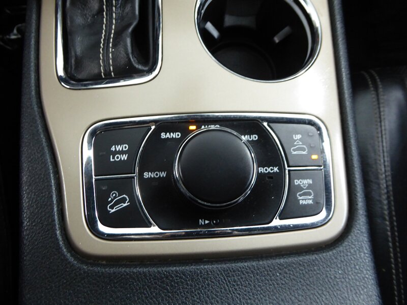 2017 JEEP GRAND CHEROKEE - Image 17