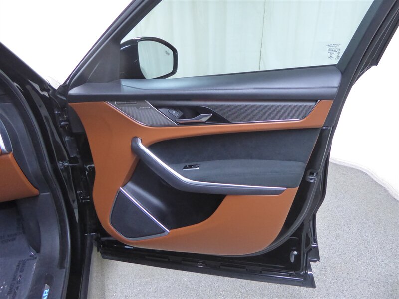 2023 JAGUAR F-PACE - Image 27