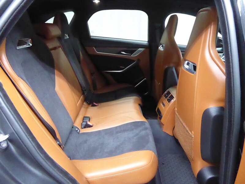 2023 JAGUAR F-PACE - Image 32