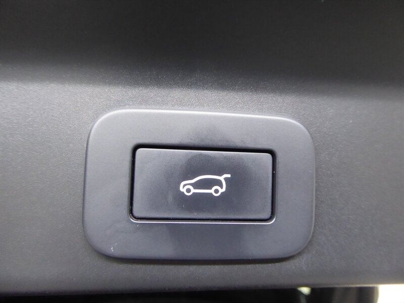 2023 JAGUAR F-PACE - Image 36