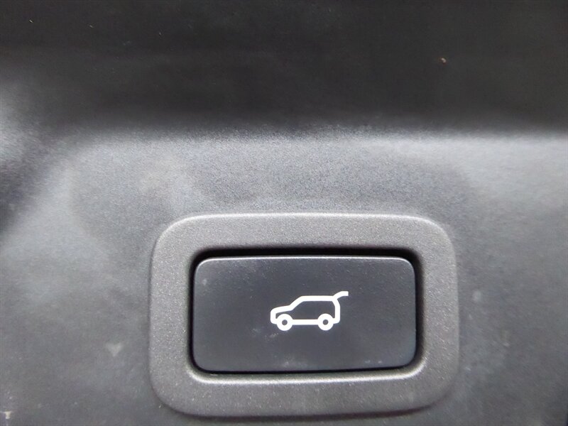 2018 LAND ROVER RANGE ROVER VELAR - Image 35