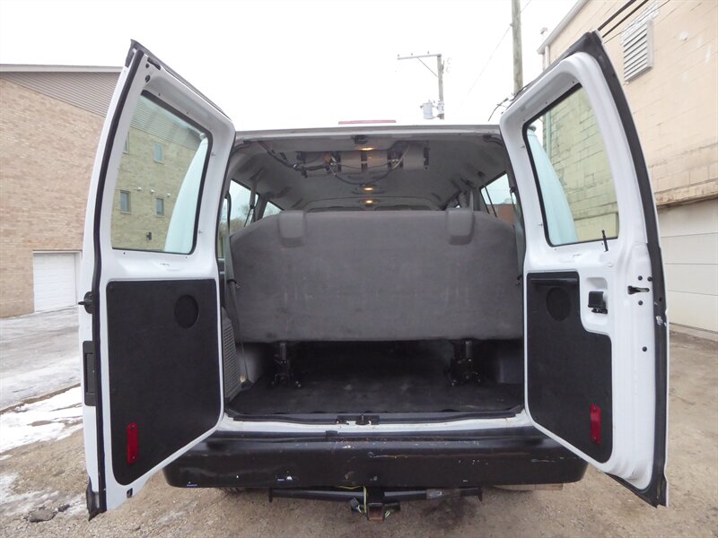 2013 FORD E-350 - Image 23