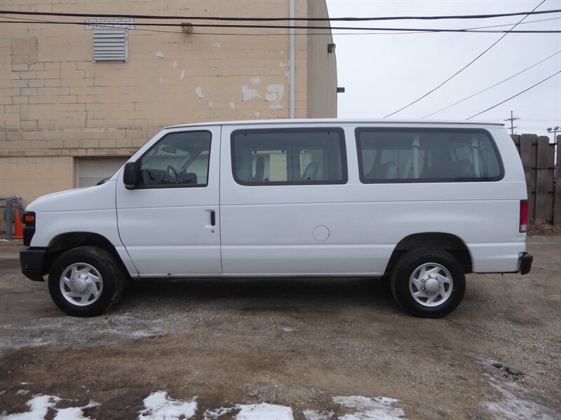2013 FORD E-350 - Image 4