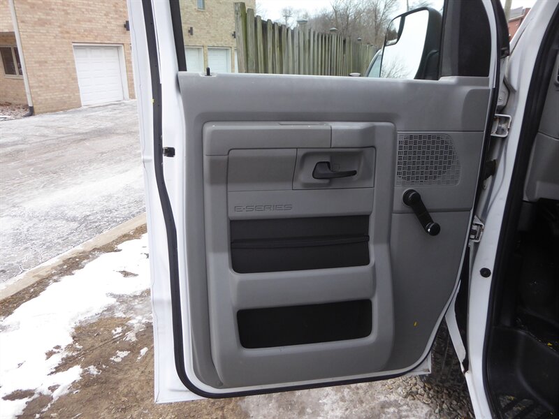 2013 FORD E-350 - Image 16