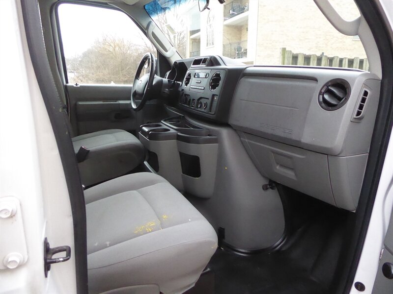 2013 FORD E-350 - Image 17
