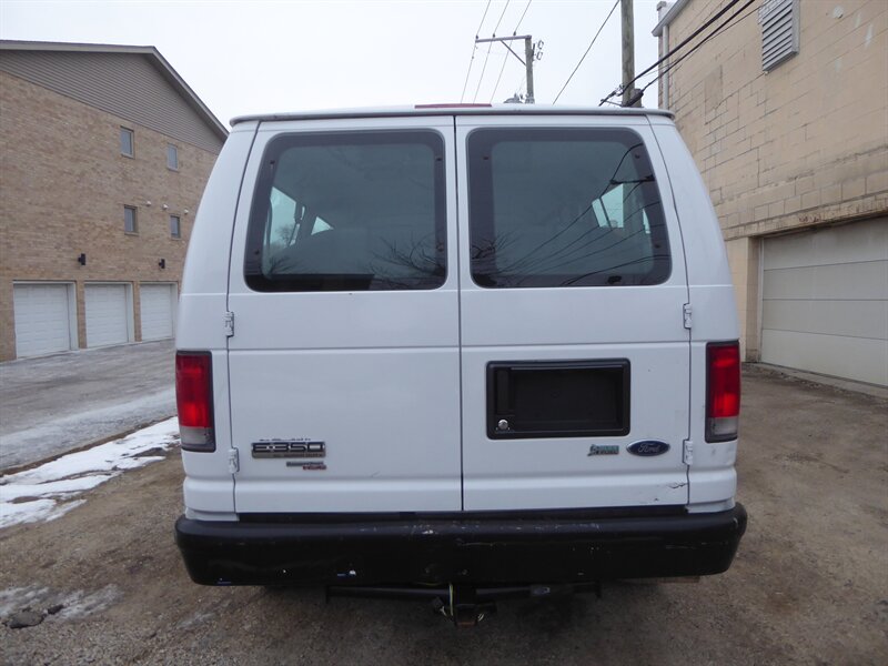 2013 FORD E-350 - Image 6