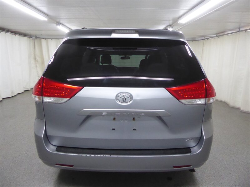 2013 TOYOTA SIENNA - Image 6