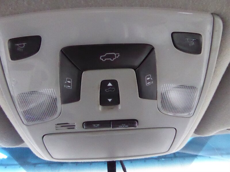 2013 TOYOTA SIENNA - Image 19