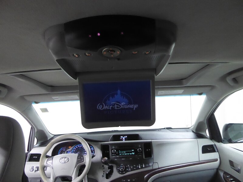 2013 TOYOTA SIENNA - Image 21