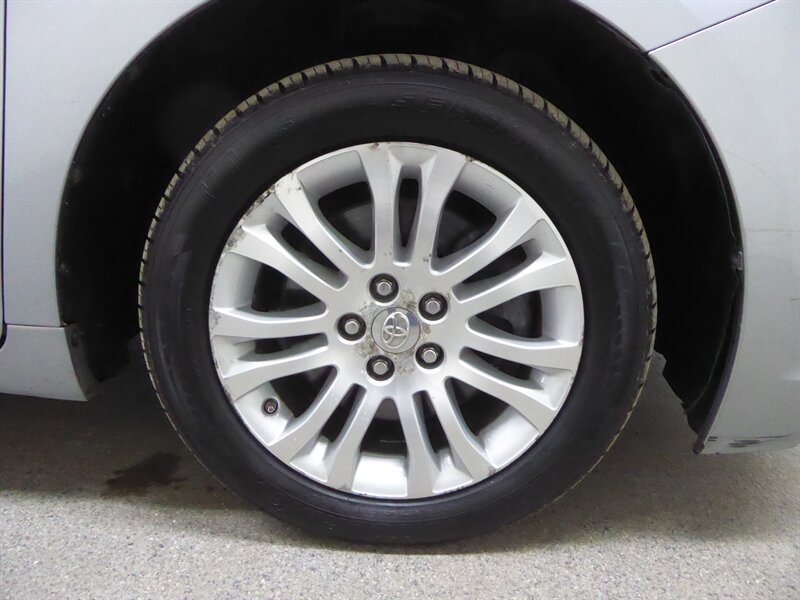 2013 TOYOTA SIENNA - Image 40